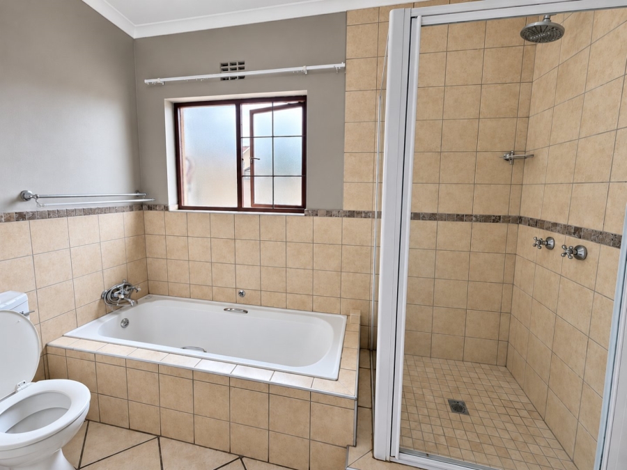 To Let 3 Bedroom Property for Rent in Hillside Free State